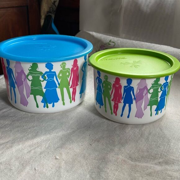 Tupperware one touch set of two containers. - Picture 1 of 7
